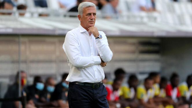 Bordeaux' Swiss head coach Vladimir Petkovic looks on during the French L1 football match between FC Girondins de Bordeaux and RC Lens at The Matmut Atlantique Stadium in Bordeaux, south-western France on September 12, 2021. (Photo by ROMAIN PERROCHEAU / AFP)