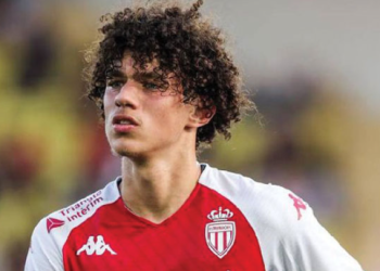 مغناس أكيلوش