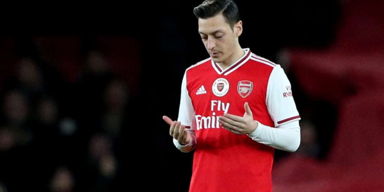 Soccer Football - Premier League - Arsenal v Manchester City - Emirates Stadium, London, Britain - December 15, 2019  Arsenal's Mesut Ozil before the match  REUTERS/Hannah McKay  EDITORIAL USE ONLY. No use with unauthorized audio, video, data, fixture lists, club/league logos or "live" services. Online in-match use limited to 75 images, no video emulation. No use in betting, games or single club/league/player publications.  Please contact your account representative for further details. - RC2SVD94DSLF