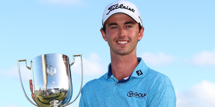 الأسترالي إلفيس سمايلي