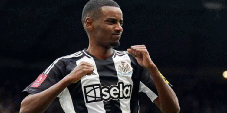 ألكسندر أيزاك لاعب نيوكاسل يونايتد