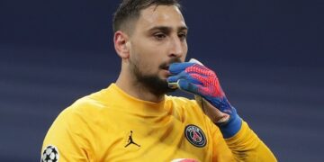 MADRID, SPAIN - MARCH 09: Goalkeeper Gianluigi Donnarumma of Paris Saint-Germain reacts during the UEFA Champions League Round Of Sixteen Leg Two match between Real Madrid and Paris Saint-Germain at Estadio Santiago Bernabeu on March 09, 2022 in Madrid, Spain. (Photo by Gonzalo Arroyo Moreno/Getty Images)