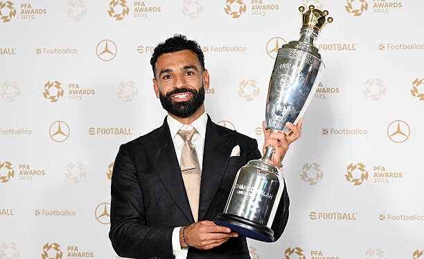 MANCHESTER, ENGLAND - AUGUST 19: Mohamed Salah poses with the Men’s PFA Players' Player of the Year award during the PFA Awards 2025 at the Manchester Opera House on August 19, 2025 in Manchester, England. (Photo by Shirlaine Forrest/Getty Images)