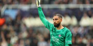 NEWCASTLE UPON TYNE, ENGLAND - OCTOBER 4: Gianluigi Donnarumma of PSG during the UEFA Champions League match between Newcastle United FC and Paris Saint-Germain at St. James Park on October 4, 2023 in Newcastle upon Tyne, England. (Photo by Robbie Jay Barratt - AMA/Getty Images)
