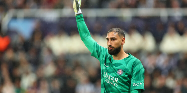 NEWCASTLE UPON TYNE, ENGLAND - OCTOBER 4: Gianluigi Donnarumma of PSG during the UEFA Champions League match between Newcastle United FC and Paris Saint-Germain at St. James Park on October 4, 2023 in Newcastle upon Tyne, England. (Photo by Robbie Jay Barratt - AMA/Getty Images)
