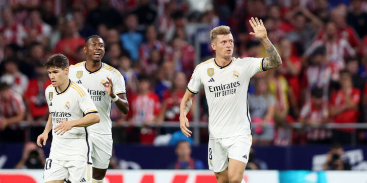 MADRID, SPAIN - SEPTEMBER 24: Toni Kroos of Real Madrid celebrates after scoring the team's first goal during the LaLiga EA Sports match between Atletico Madrid and Real Madrid CF at Civitas Metropolitano Stadium on September 24, 2023 in Madrid, Spain. (Photo by Gonzalo Arroyo Moreno/Getty Images)